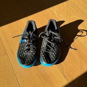 Nike Tiempo Legend 8 Club IC AT6110-004 Black Soccer Shoes Sneakers Size 8